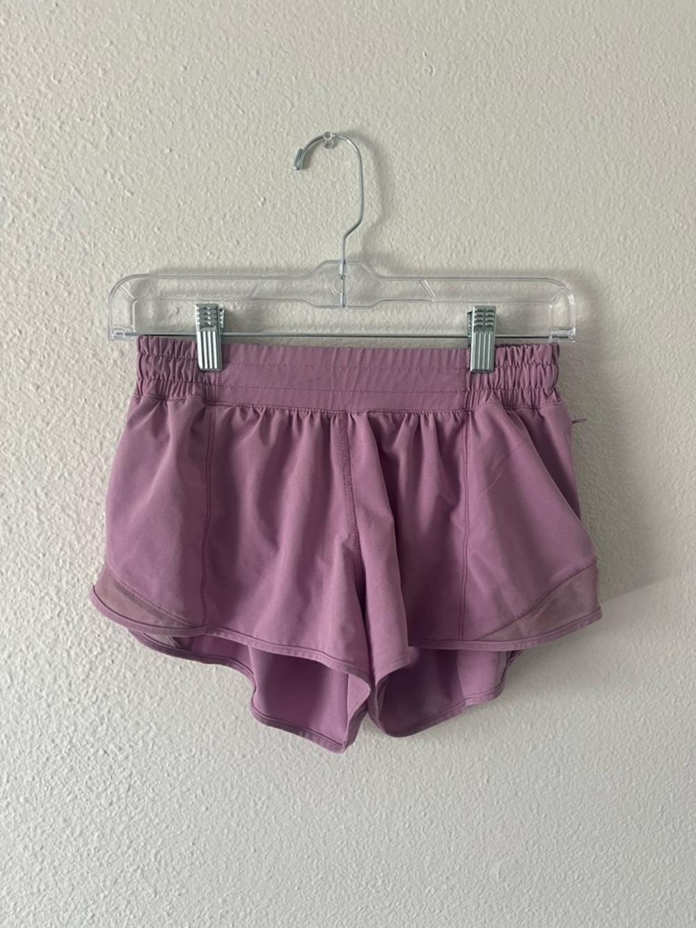 Lululemon Hotty Hot Short 2.5” Low rise Size 6